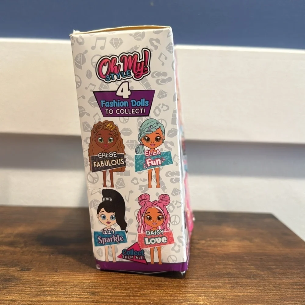 Oh My! Style doll - Izzy Sparkle - White with blue eyes brown hair - series 1